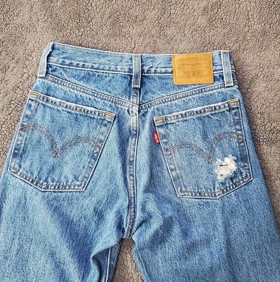 Levi's® Premium Wedgie Icon Fit Ankle Women's Jeans - Picture 8 of 15